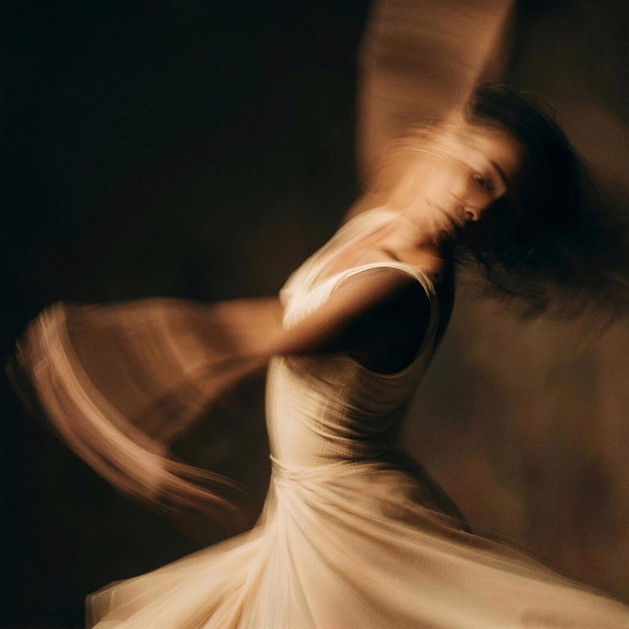 Dancer Turn, a motion image in 1:1 format
